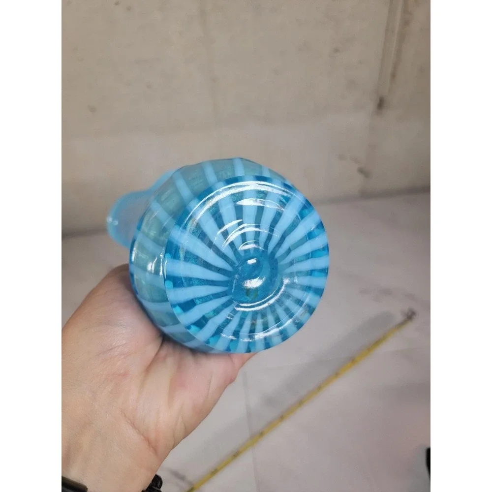 Vtg Fenton Blue Opalescent Spiral Optic Vase with Tri Corner Crimp‎ 7.5 Swirl